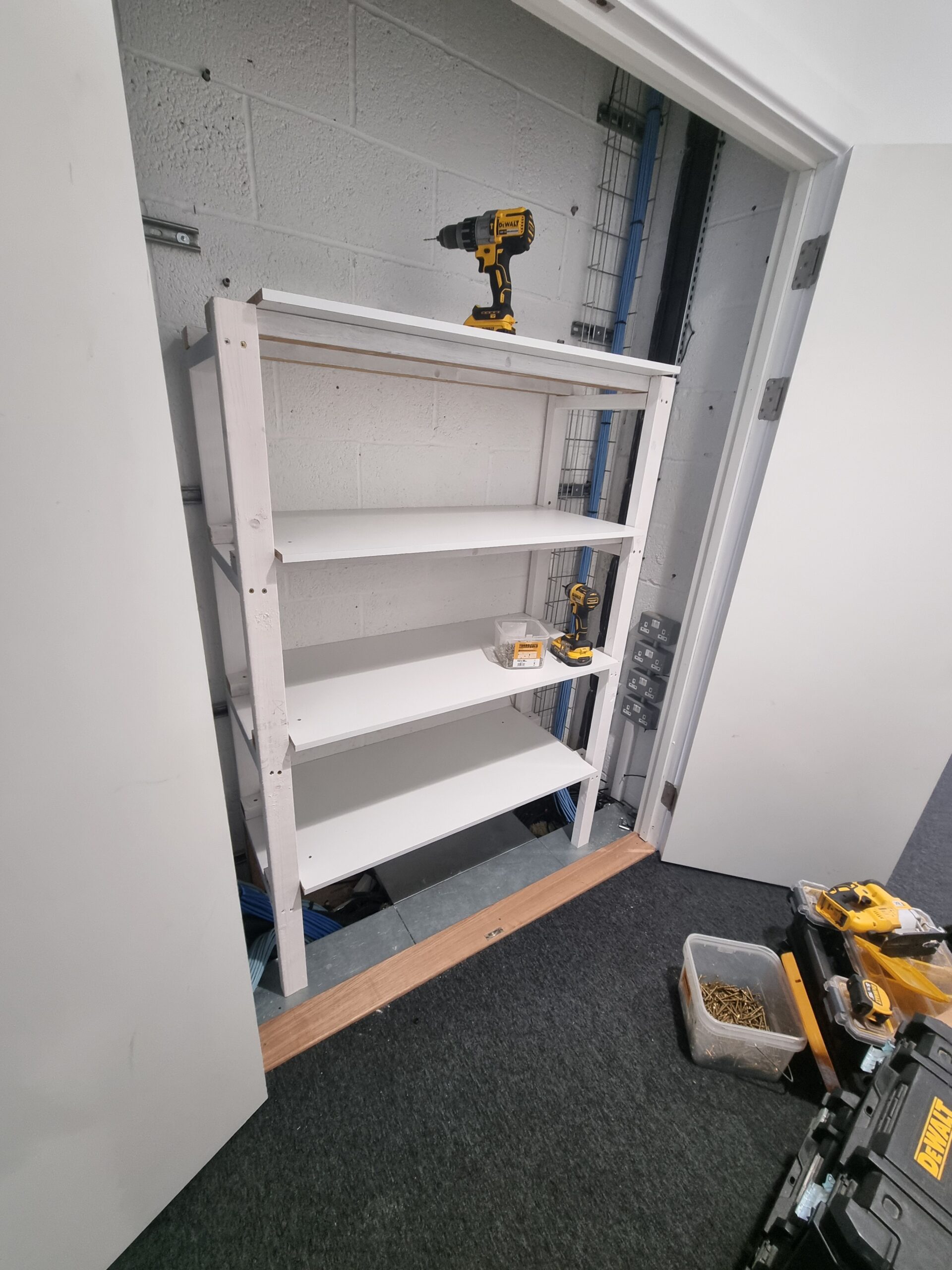 Cambridge Handyman build in shelves Cambridge Handyman build in shelves